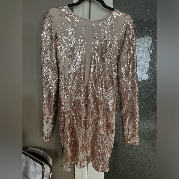 Lulu’s long sleeve short champagne sequin party dress - Picture 1 of 3